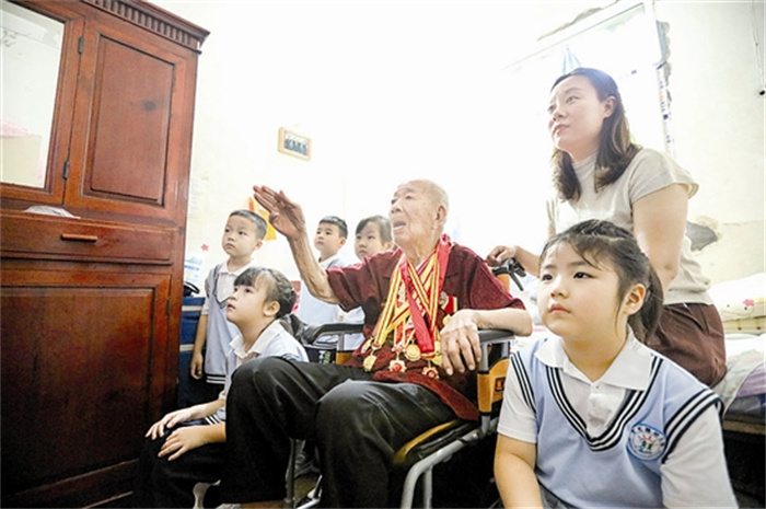 liuyh15925_b.jpg liuyh15925_b.jpg